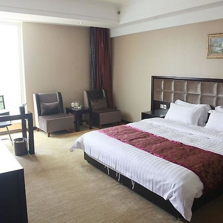 Weishi International Hotel Qing Zhou Buitenkant foto