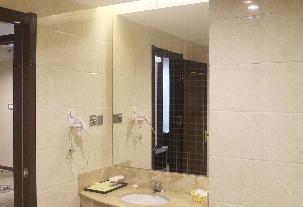 Weishi International Hotel Qing Zhou Buitenkant foto