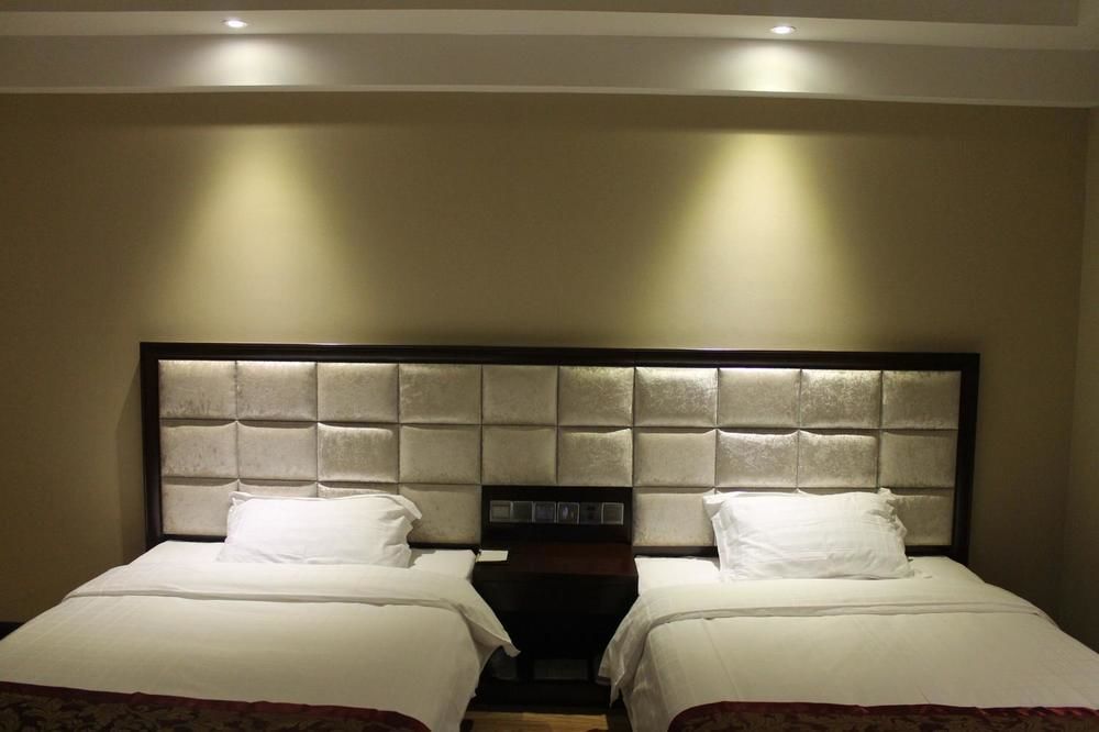 Weishi International Hotel Qing Zhou Buitenkant foto