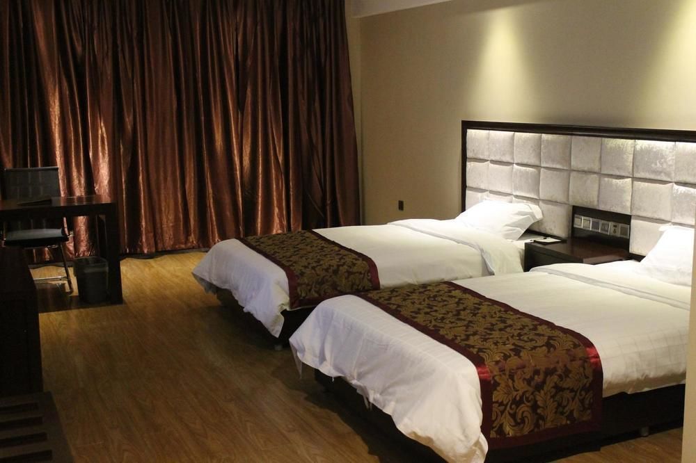 Weishi International Hotel Qing Zhou Buitenkant foto